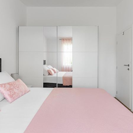 Tonina - House With Terrace, Jacuzzi, Free Parking Apartment Split Bagian luar foto