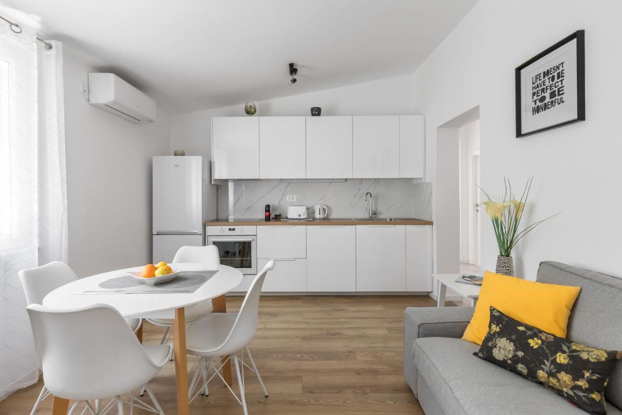 Tonina - House With Terrace, Jacuzzi, Free Parking Apartment Split Bagian luar foto