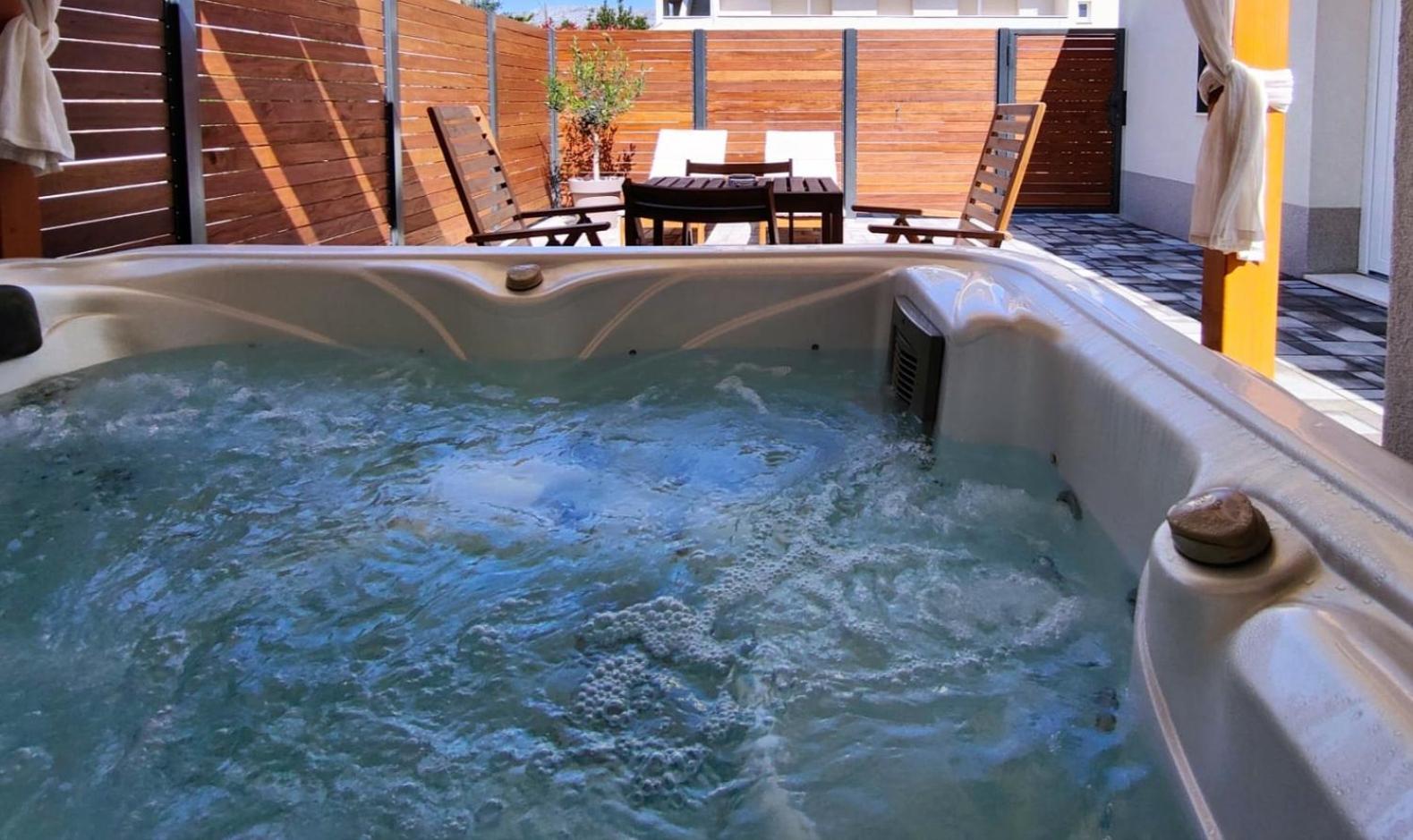 Tonina - House With Terrace, Jacuzzi, Free Parking Apartment Split Bagian luar foto